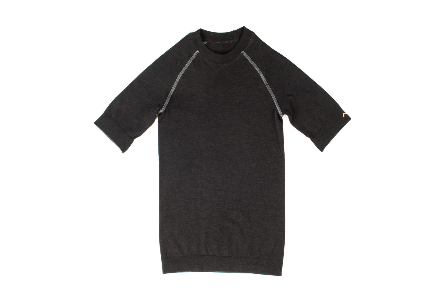 Loomi Betatec short Sleeve Merino Base Layer, front view.