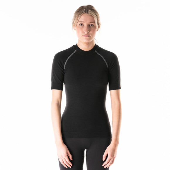 Model wearing Loomi Betatec short Sleeve Merino Base Layer, front view.